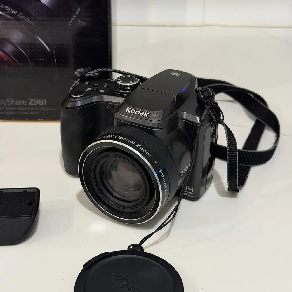 Kodak EasyShare Z981 14MP 26x Zoom Digital Camera Works Box Black